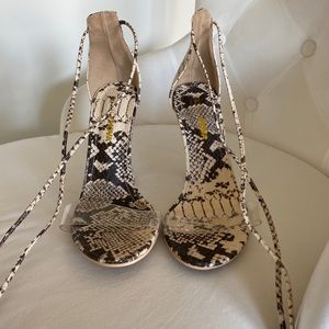 Size 7 fashionova snake skin heel
